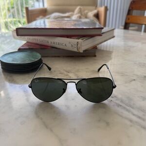 Black Ray-Ban aviators